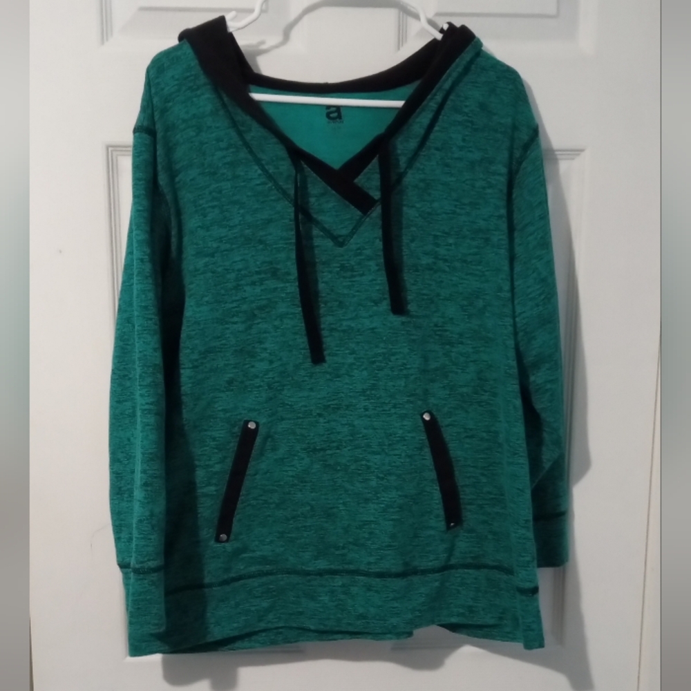 Avenue Teal Green V-Neck Pullover with Black Trim